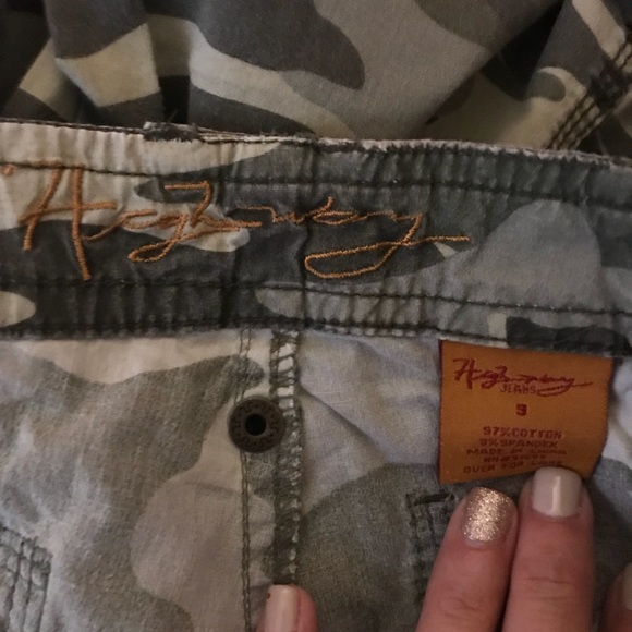 2 comfy capri pants union bay/camouflage size 9 - Picture 2 of 4